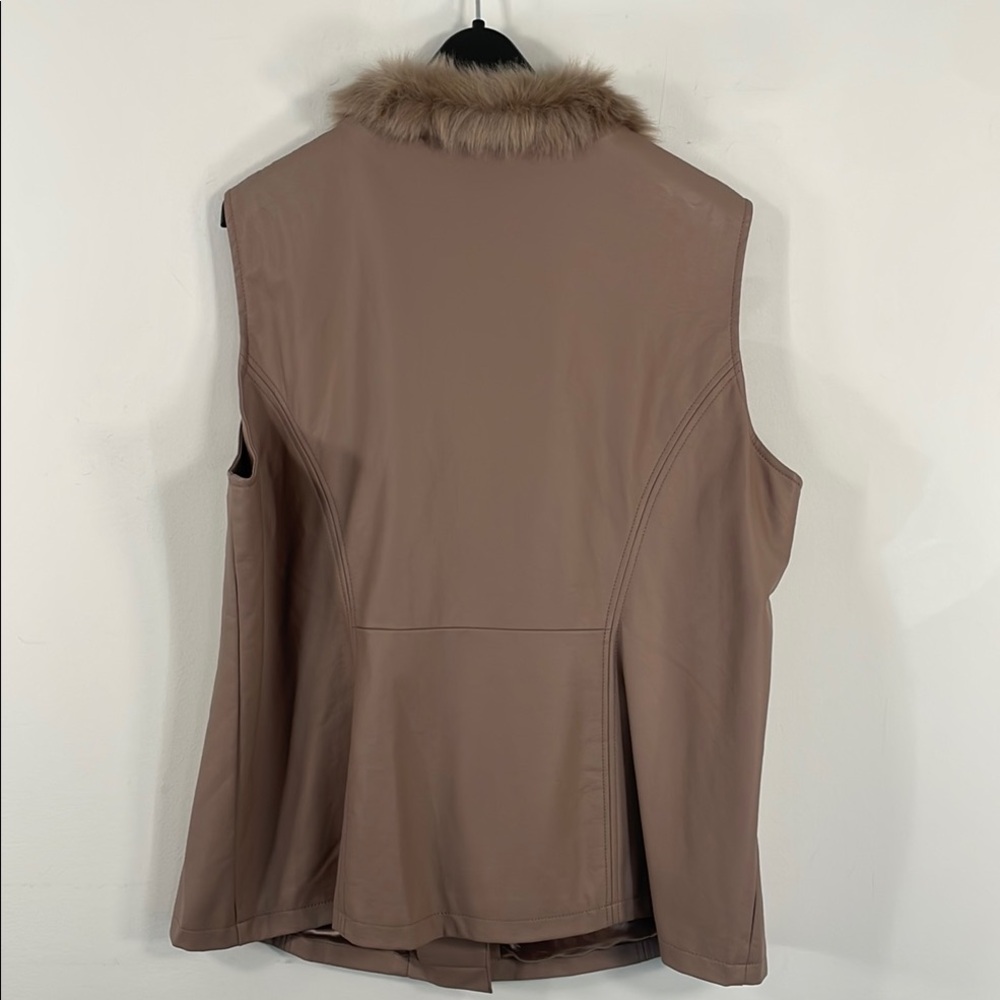 NWOT Dennis by Dennis Basso Plus Size Taupe Faux Leather/Fur Vest Sz 2X - Picture 11 of 11